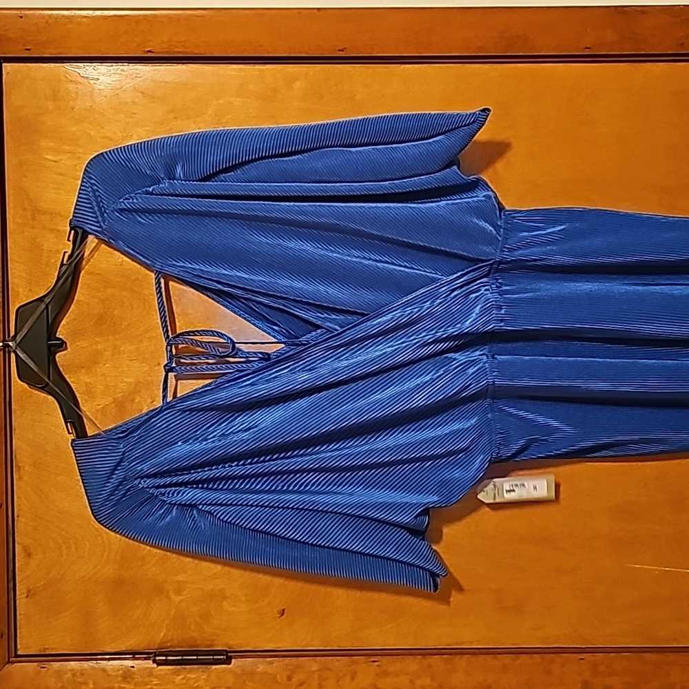 Dress - Picture 2 of 3